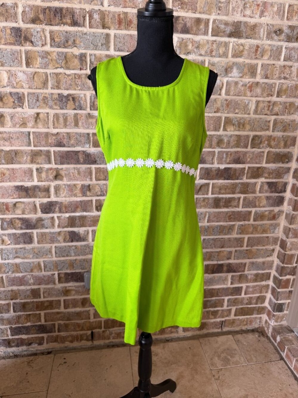 possessed clothing company vintage 90's Y2K shift dress size 7 lime green casual